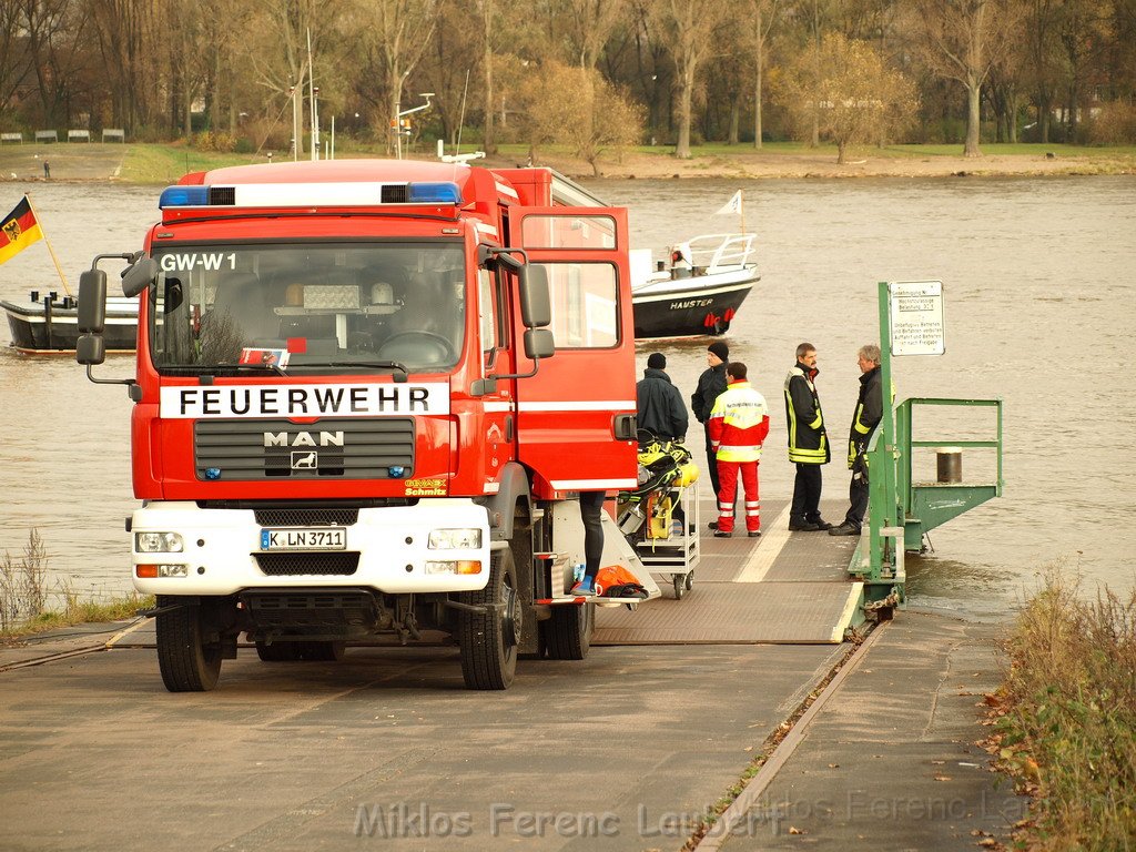 Bergung PKW im Rhein Hitdorfer Fähre P189596.JPG